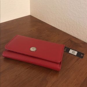 Stone Mountain tri fold leather wallet red